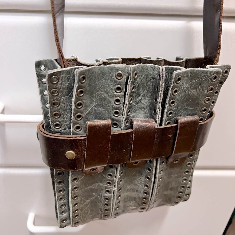 Very cool small crossover bag grey brown